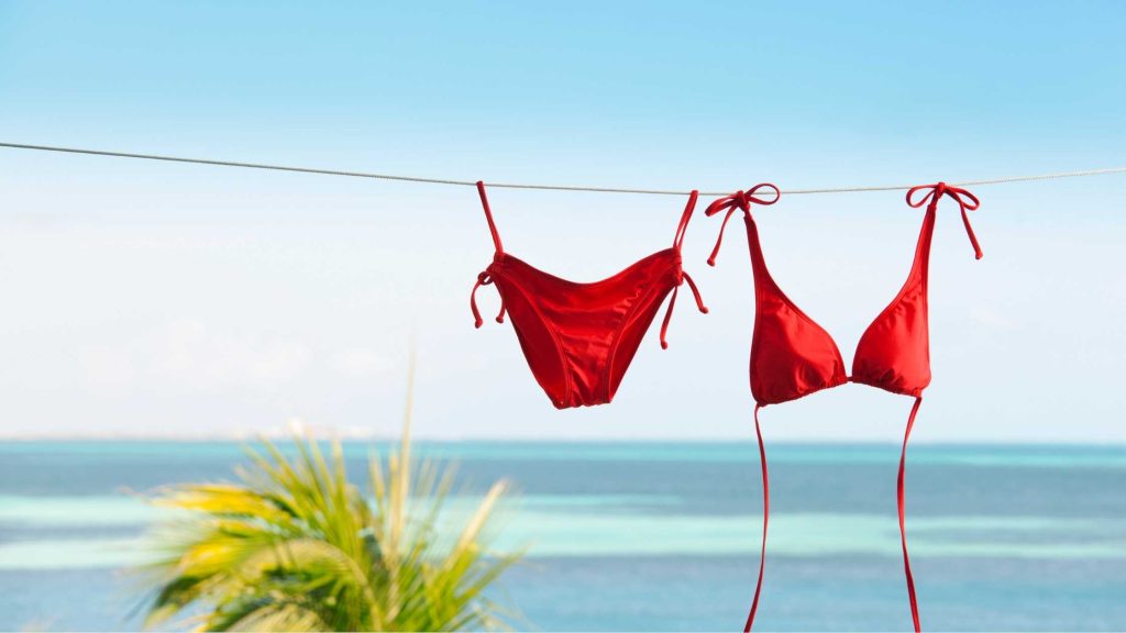 bikini secándose